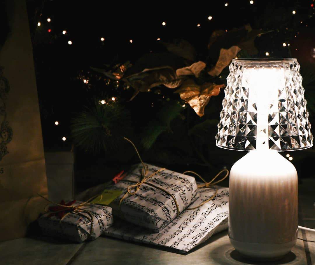 modern-prismatic-glass-table-lamp-with-studded-accents-and-metal-base-for-living-room