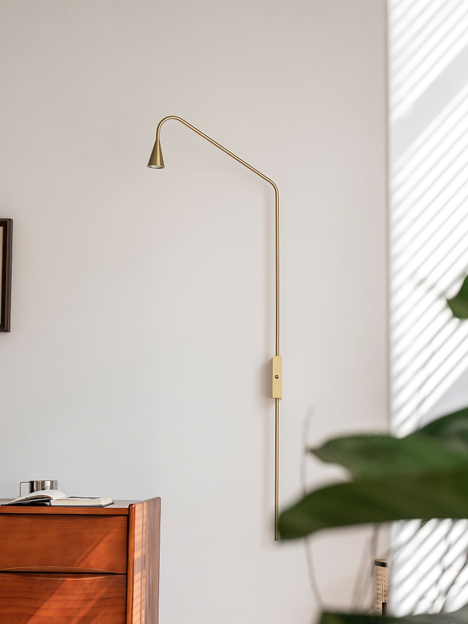 Pureform Geometric LED Wall Sconce Minimalist Indoor Lighting in Gold and Black