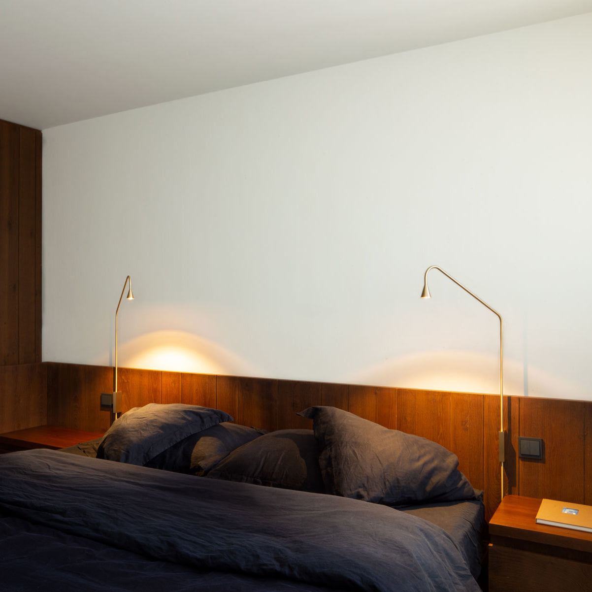 Pureform Geometric LED Wall Sconce Minimalist Indoor Lighting in Gold and Black