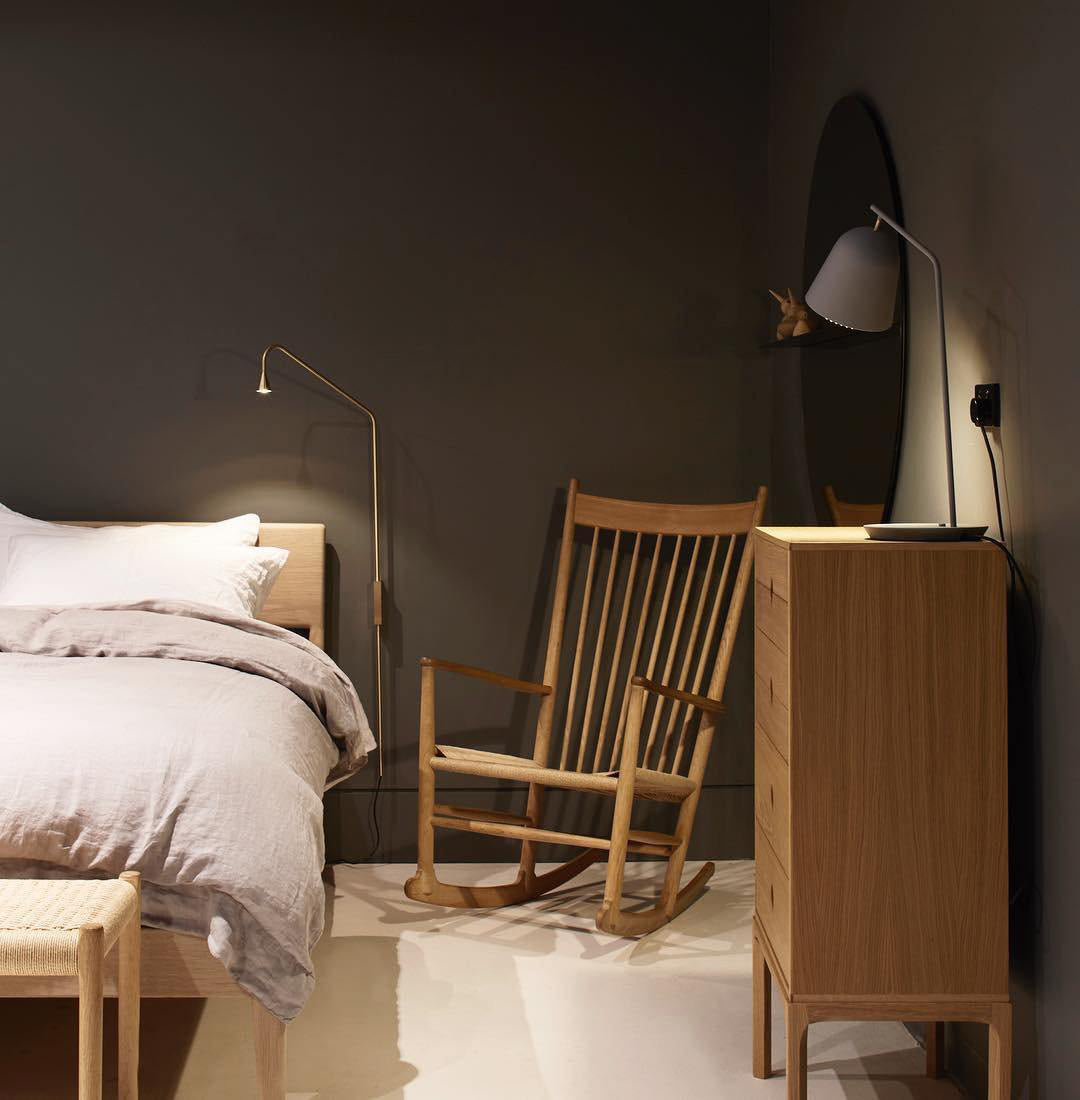 Pureform Geometric LED Wall Sconce Minimalist Indoor Lighting in Gold and Black