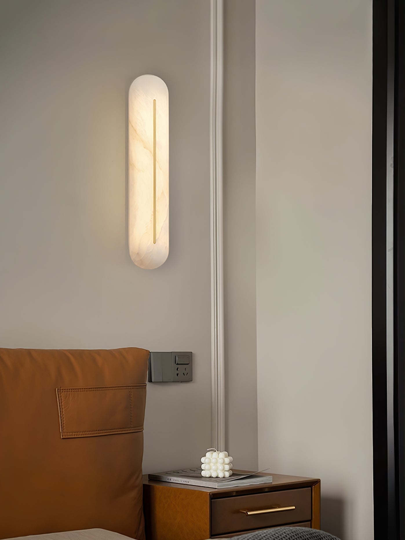 Slender Natural Alabaster LED Wall Sconce Modern Brass Indoor Lighting Fixture