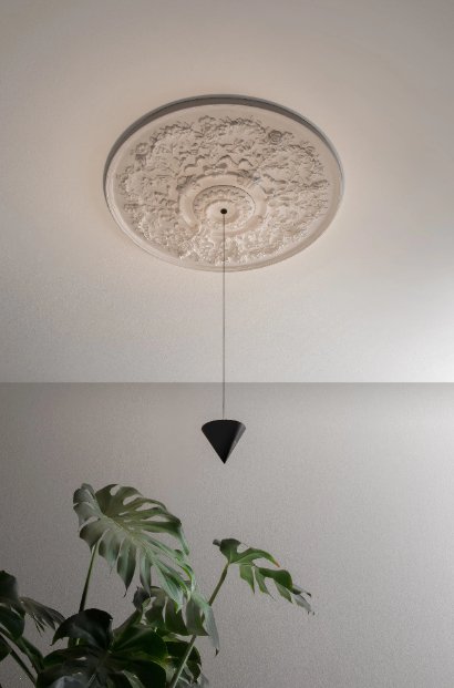 Stralunata Minimalist LED Pendant Light Circular Adjustable Hanging Lamp for Modern Interiors