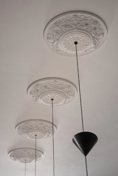 Stralunata Minimalist LED Pendant Light Circular Adjustable Hanging Lamp for Modern Interiors