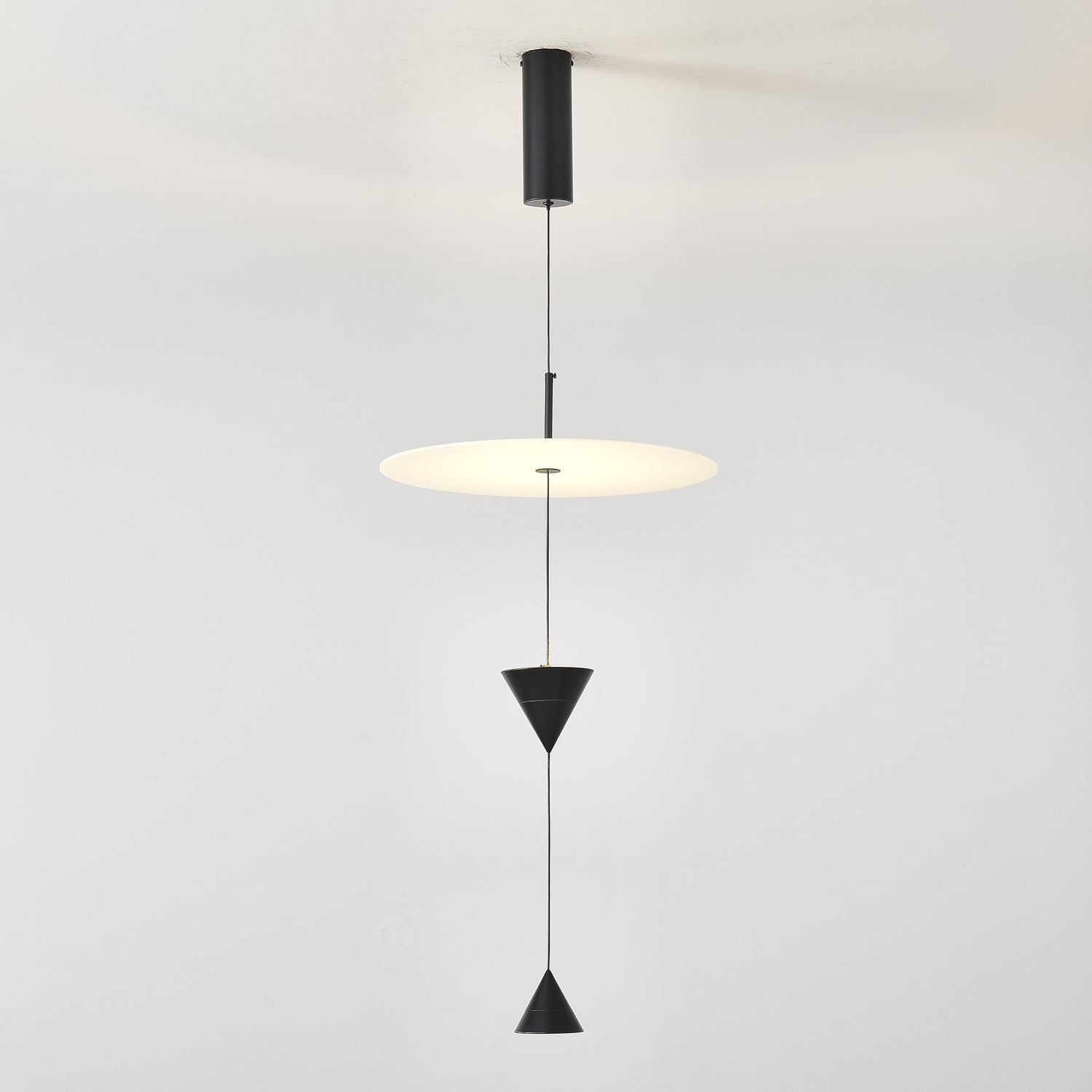 Stralunata Minimalist LED Pendant Light Circular Adjustable Hanging Lamp for Modern Interiors