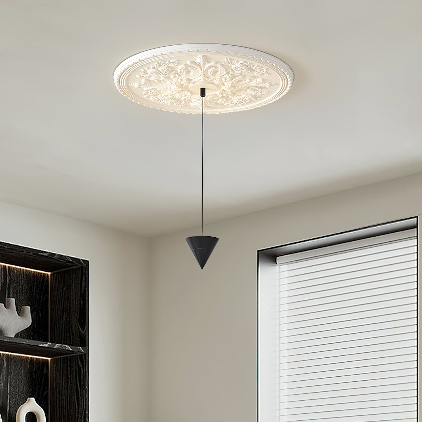 Stralunata Minimalist LED Pendant Light Circular Adjustable Hanging Lamp for Modern Interiors