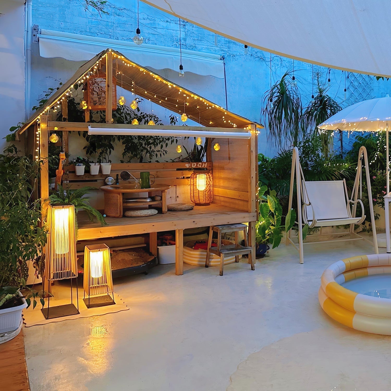 weatherproof-plastic-rattan-outdoor-post-light-for-garden-path-with-solar-and-hardwired-options