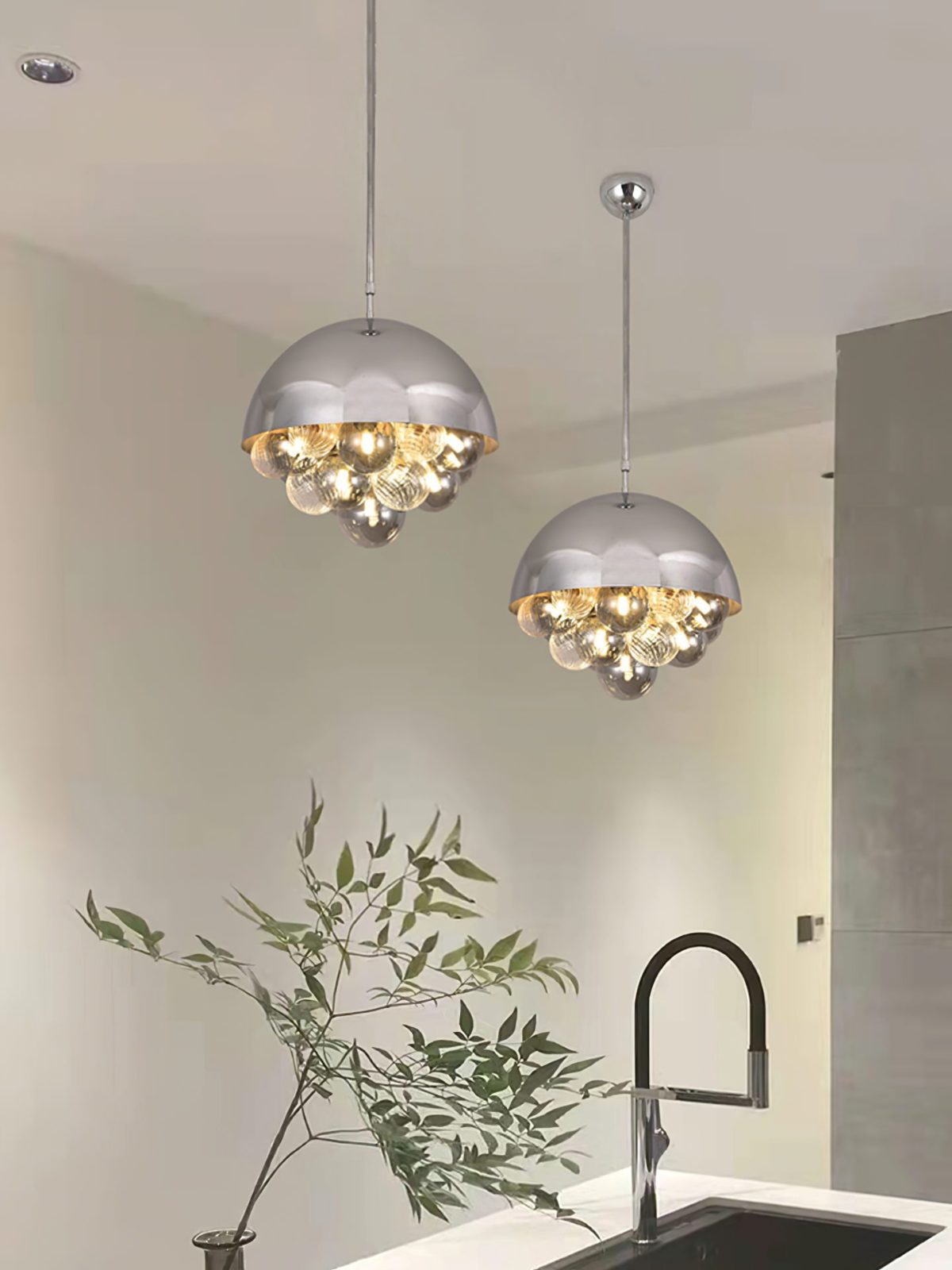 artistic-dream-bubble-glass-pendant-light-for-modern-living-room-and-dining-areas