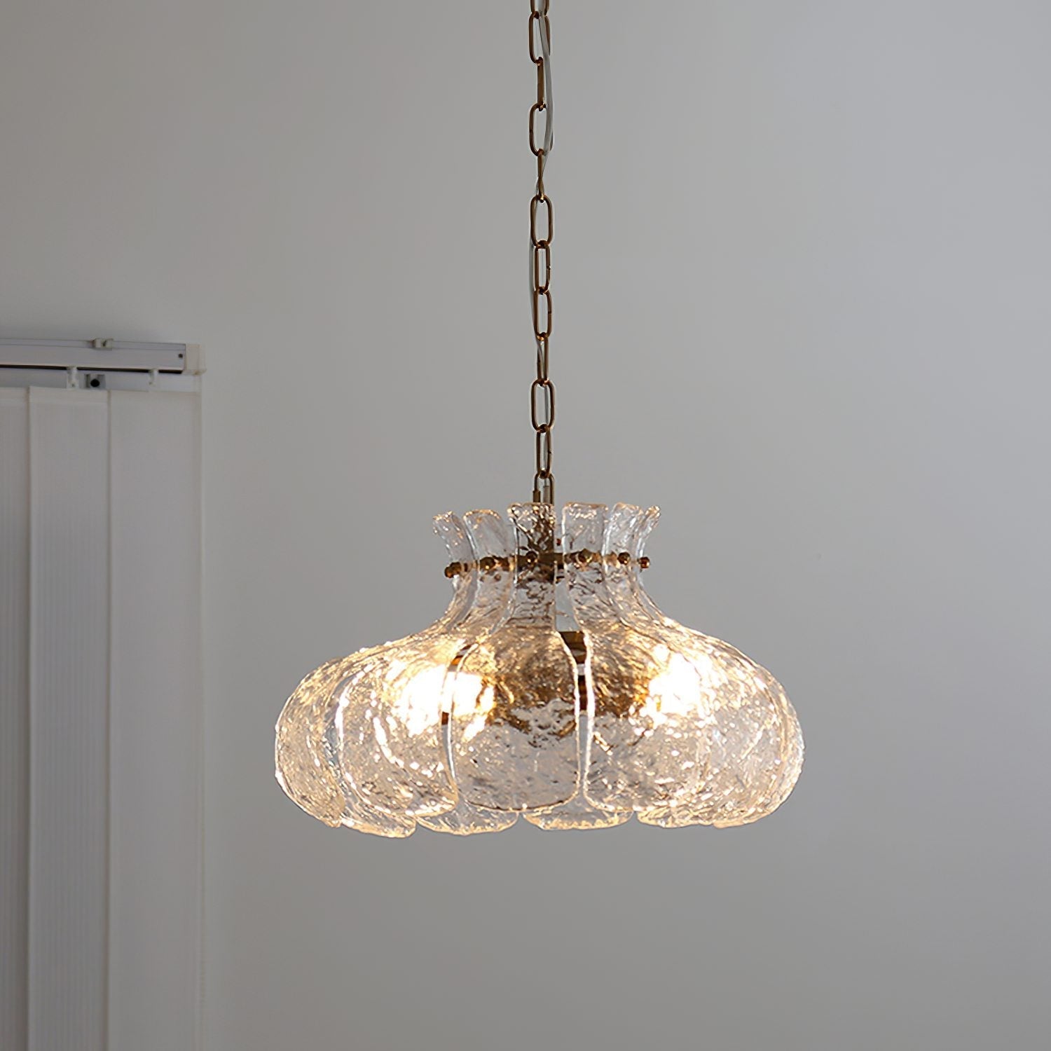 modern-french-style-garlic-glass-pendant-light-with-gold-metal-base-for-dining-rooms