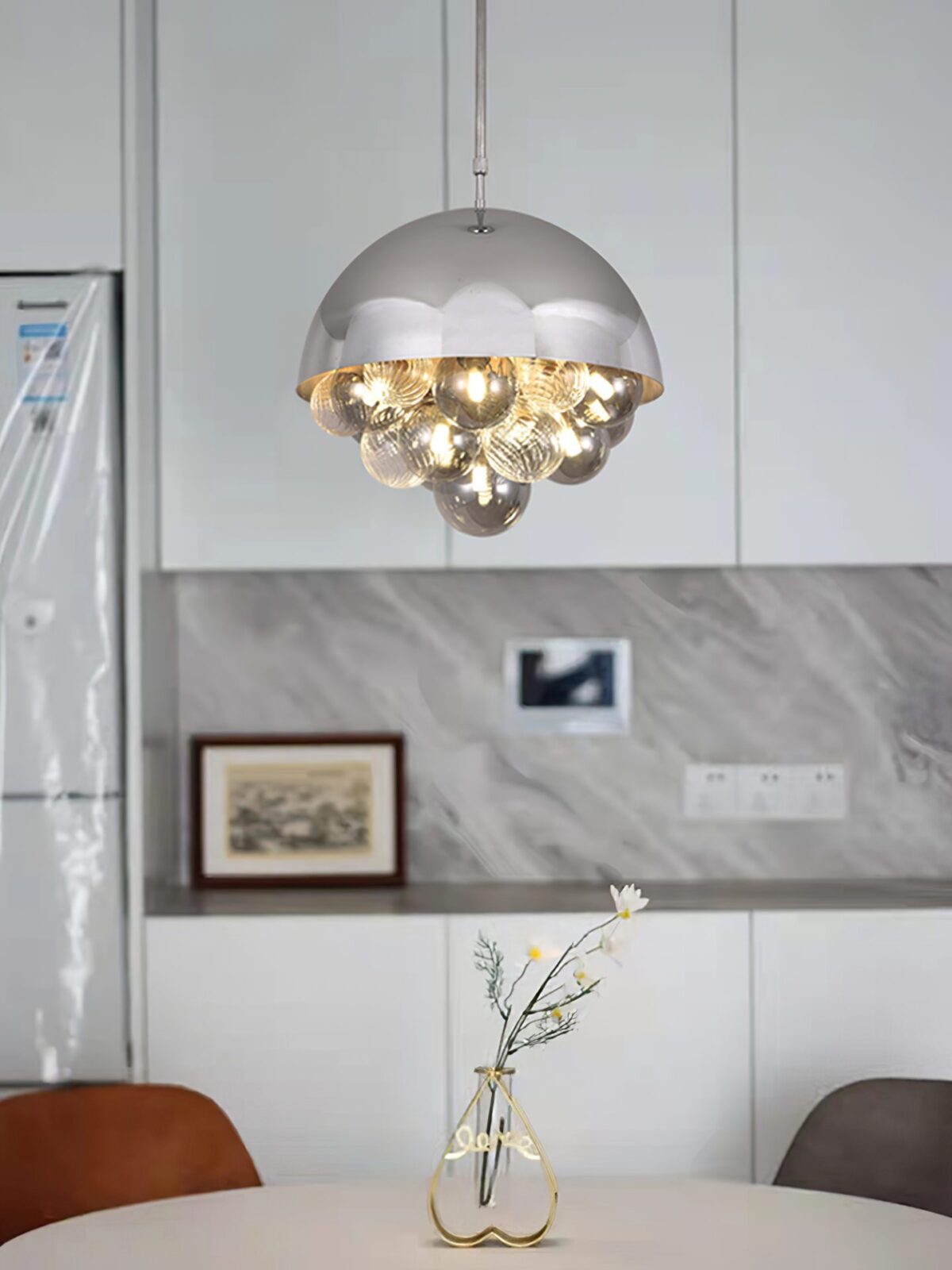 artistic-dream-bubble-glass-pendant-light-for-modern-living-room-and-dining-areas