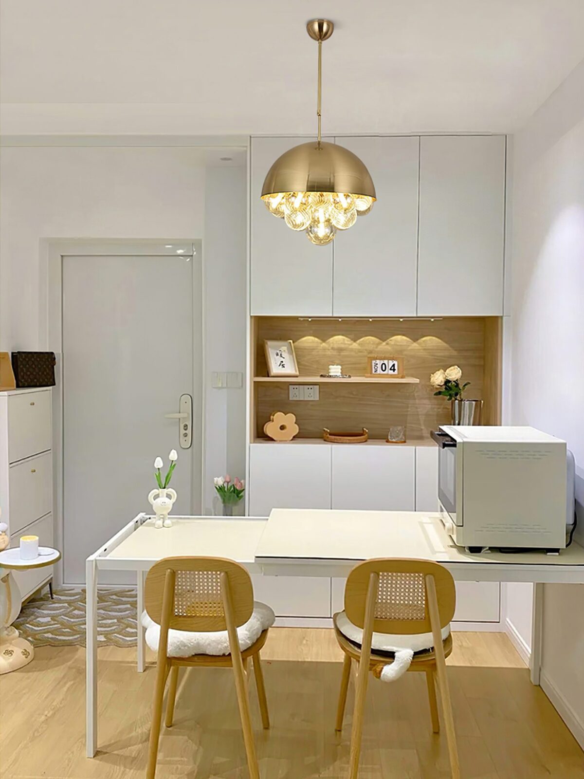 artistic-dream-bubble-glass-pendant-light-for-modern-living-room-and-dining-areas