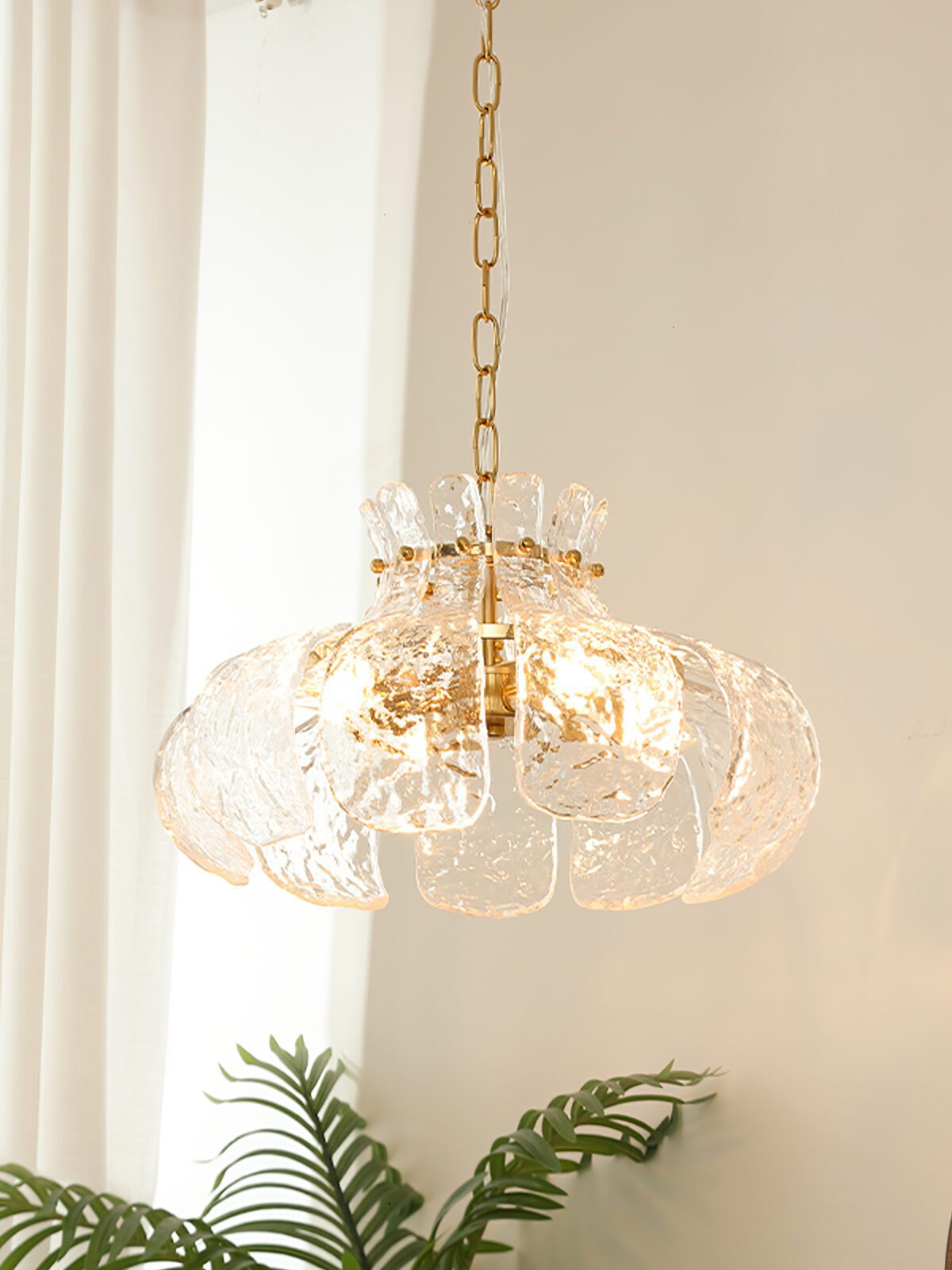 modern-french-style-garlic-glass-pendant-light-with-gold-metal-base-for-dining-rooms