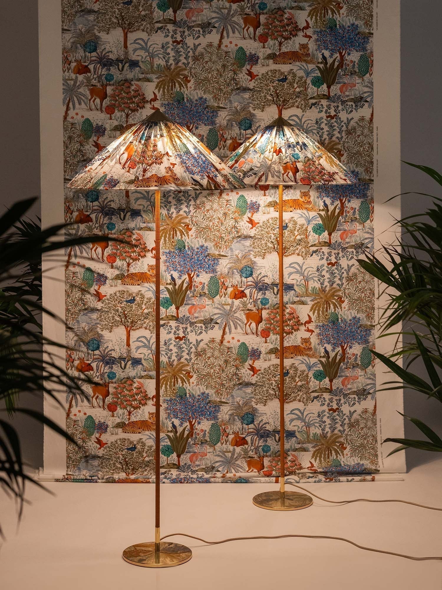 Mid Century Modern Rattan Stem Floor Lamp with Elegant Fabric Shade for Indoor Living Spaces