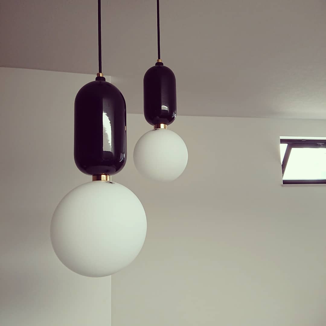 modern-spherical-glass-pendant-light-with-polished-metal-accents-for-luxury-interiors