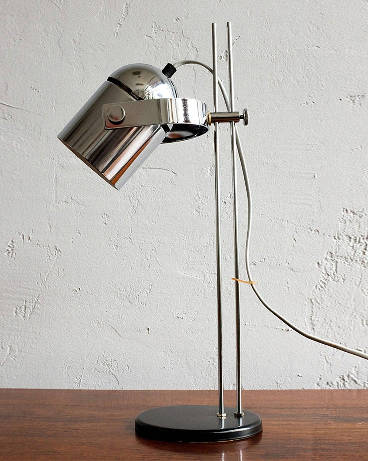 Modern Adjustable Height Metal Desk Lamp with Pivoting Head for Home Office