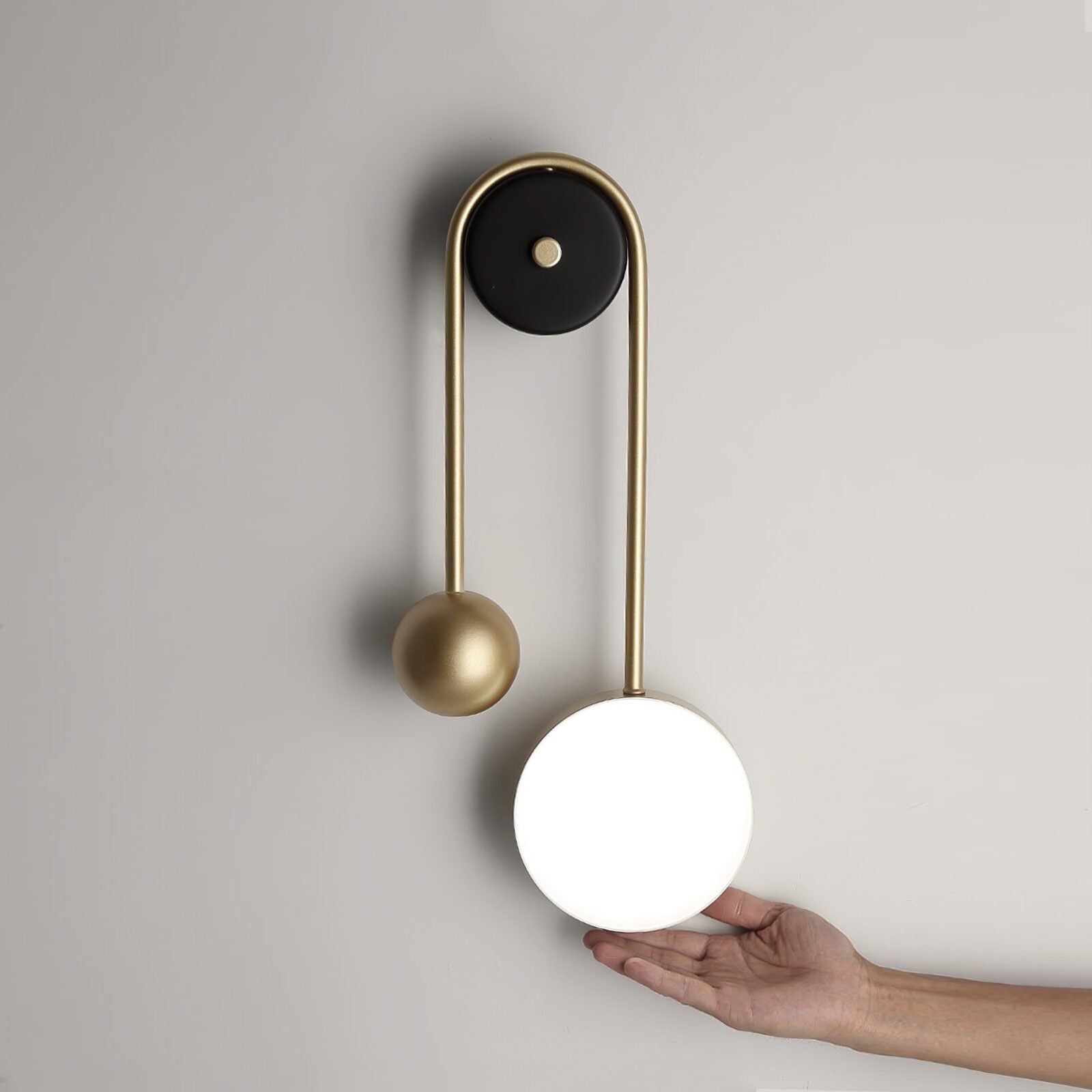 modern-gold-single-pendulum-led-wall-sconce-with-three-color-temperature-modes