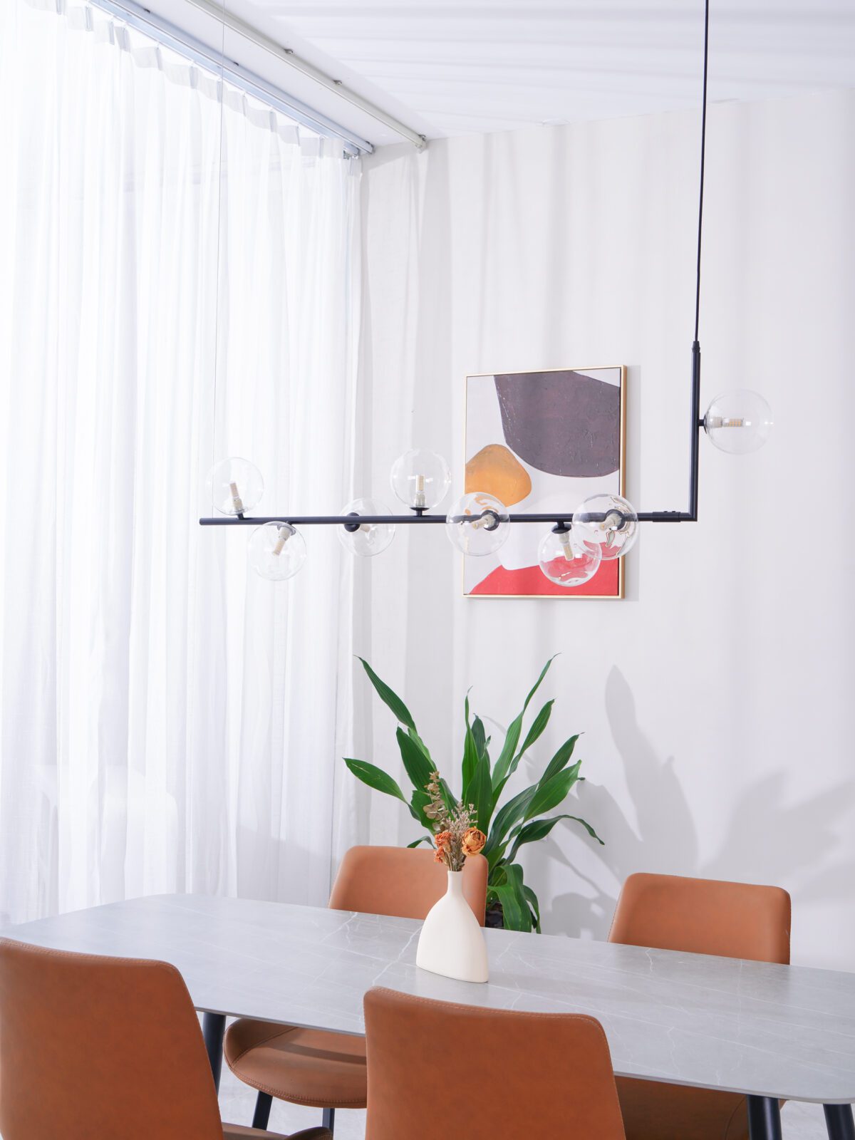 modern-linear-chandelier-with-clear-glass-globe-shades-for-geometric-dining-room-lighting