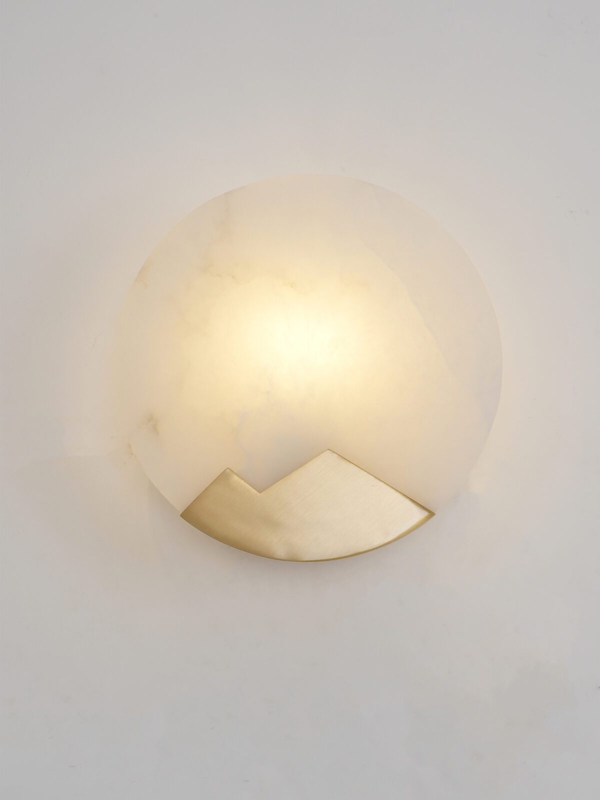 modern-natural-alabaster-stone-and-solid-brass-round-wall-sconce-luxury-lighting-fixture