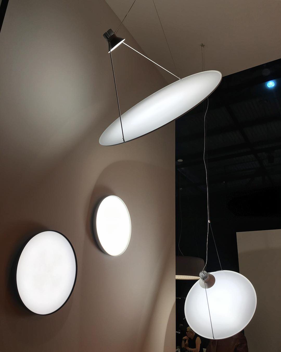 modern-minimalist-circular-led-pendant-light-with-adjustable-large-disk-for-contemporary-interiors