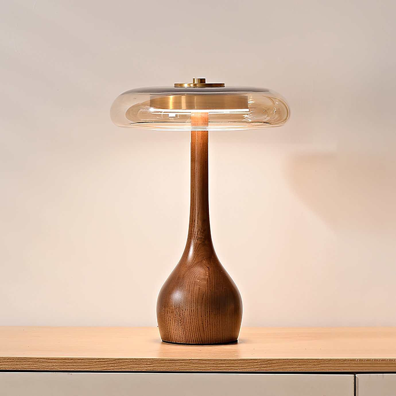 vintage-style-brass-and-walnut-wood-table-lamp-with-cognac-glass-shade