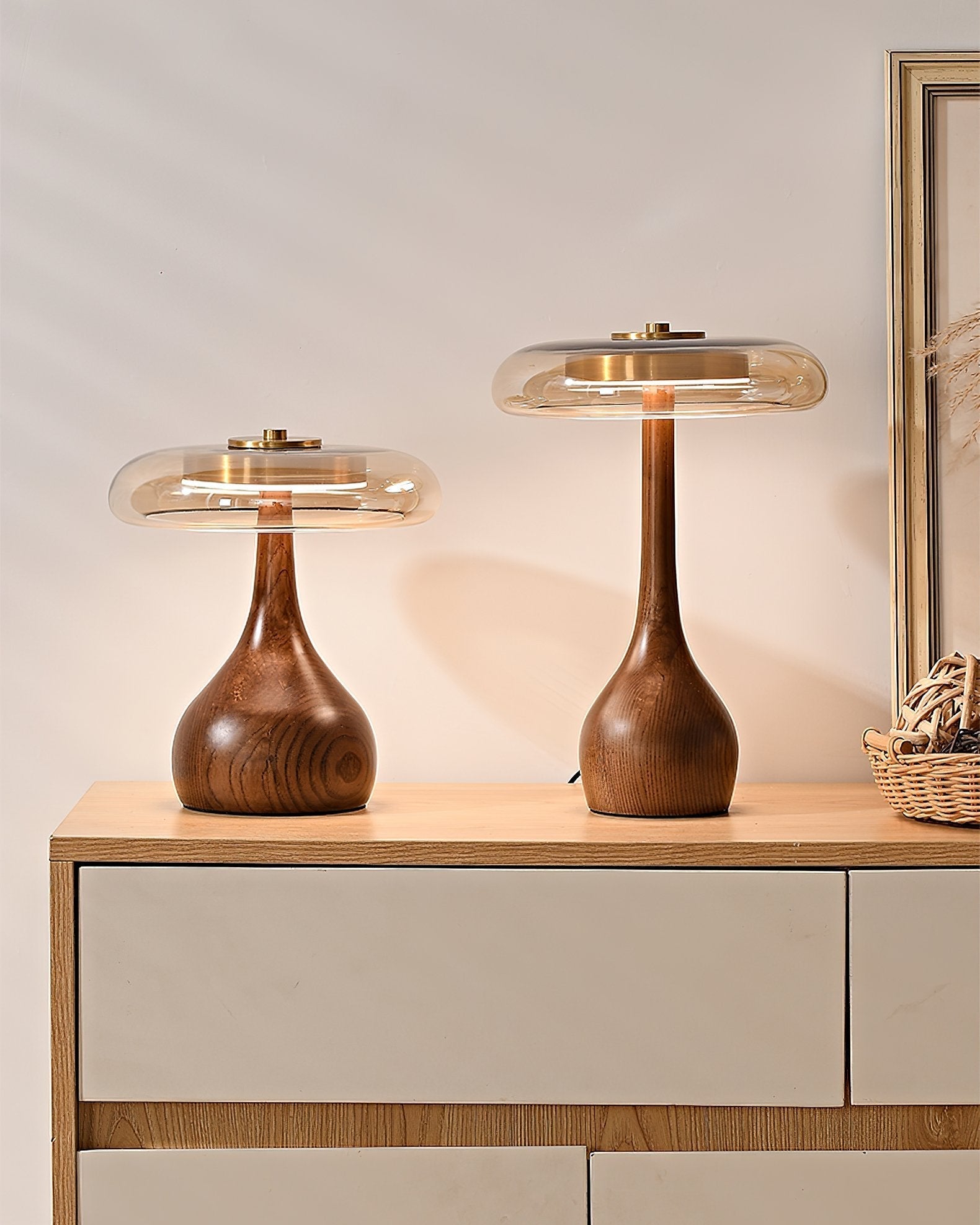 vintage-style-brass-and-walnut-wood-table-lamp-with-cognac-glass-shade