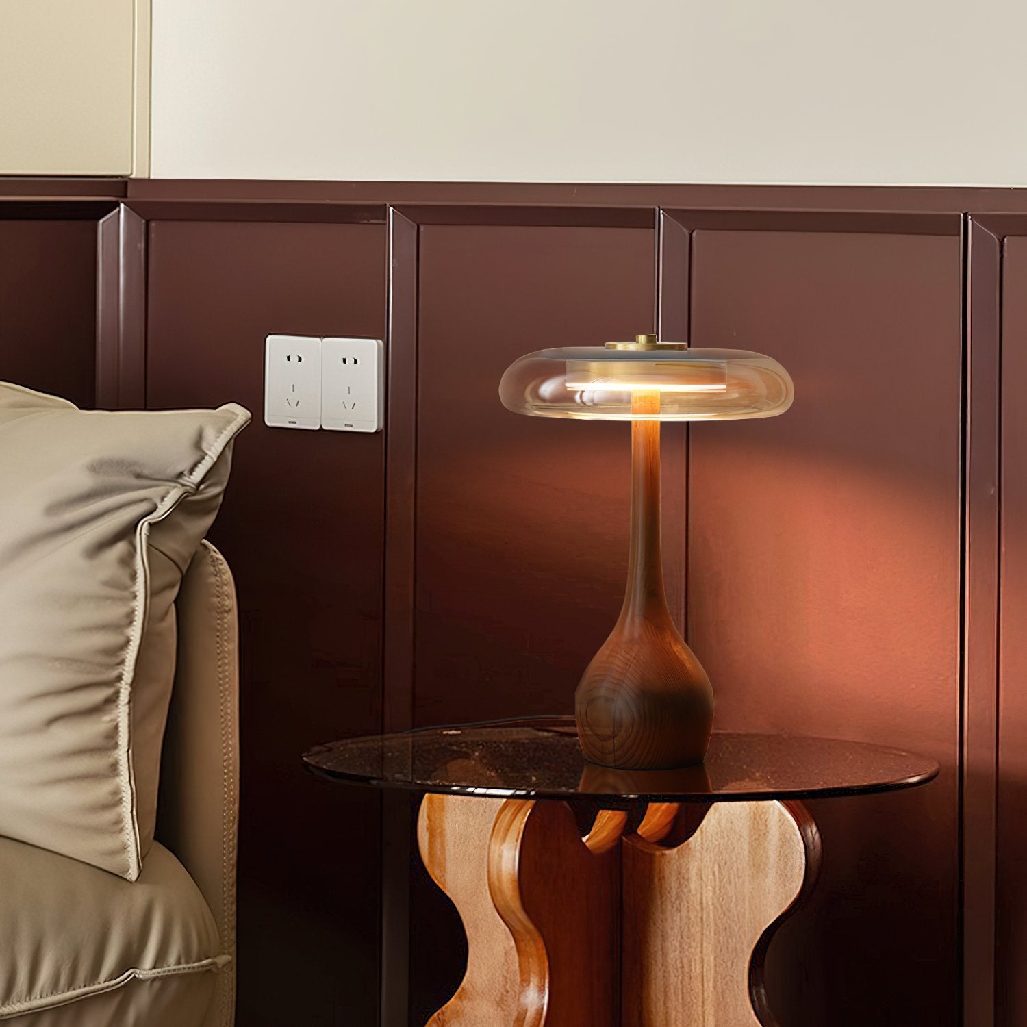 vintage-style-brass-and-walnut-wood-table-lamp-with-cognac-glass-shade