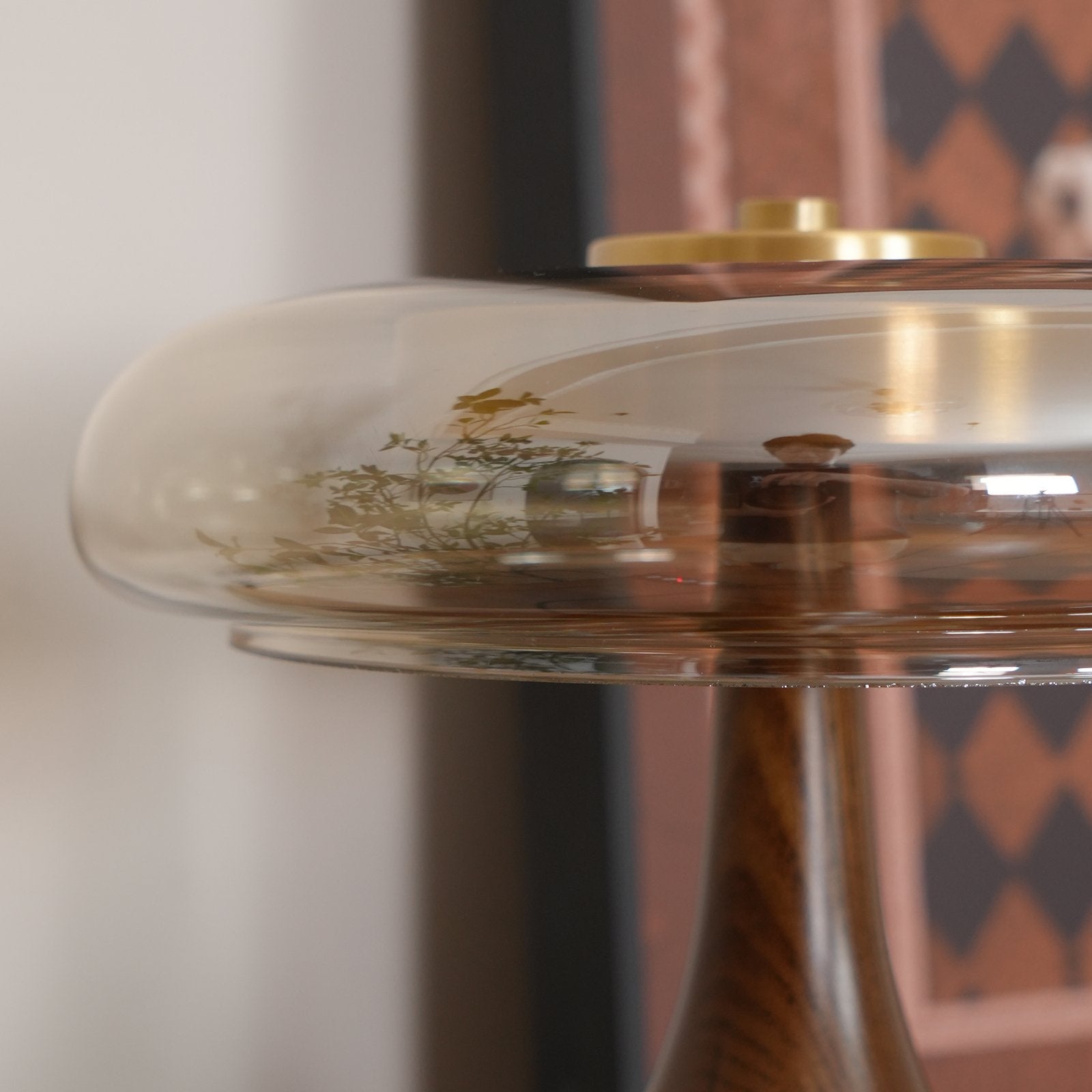 vintage-style-brass-and-walnut-wood-table-lamp-with-cognac-glass-shade