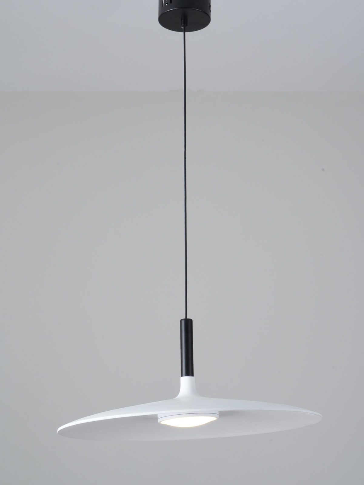 modern-industrial-aluminum-led-aplomb-pendant-light-for-kitchen-island-and-dining-room-decor