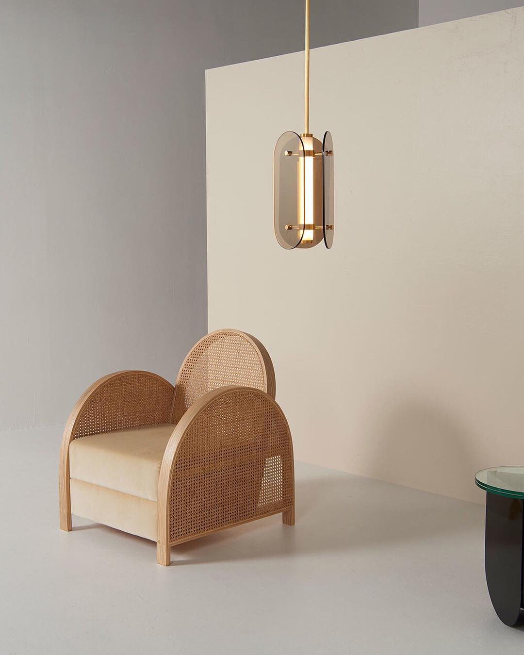 modern-arched-geometric-glass-cube-pendant-light-with-integrated-led-and-gold-finish