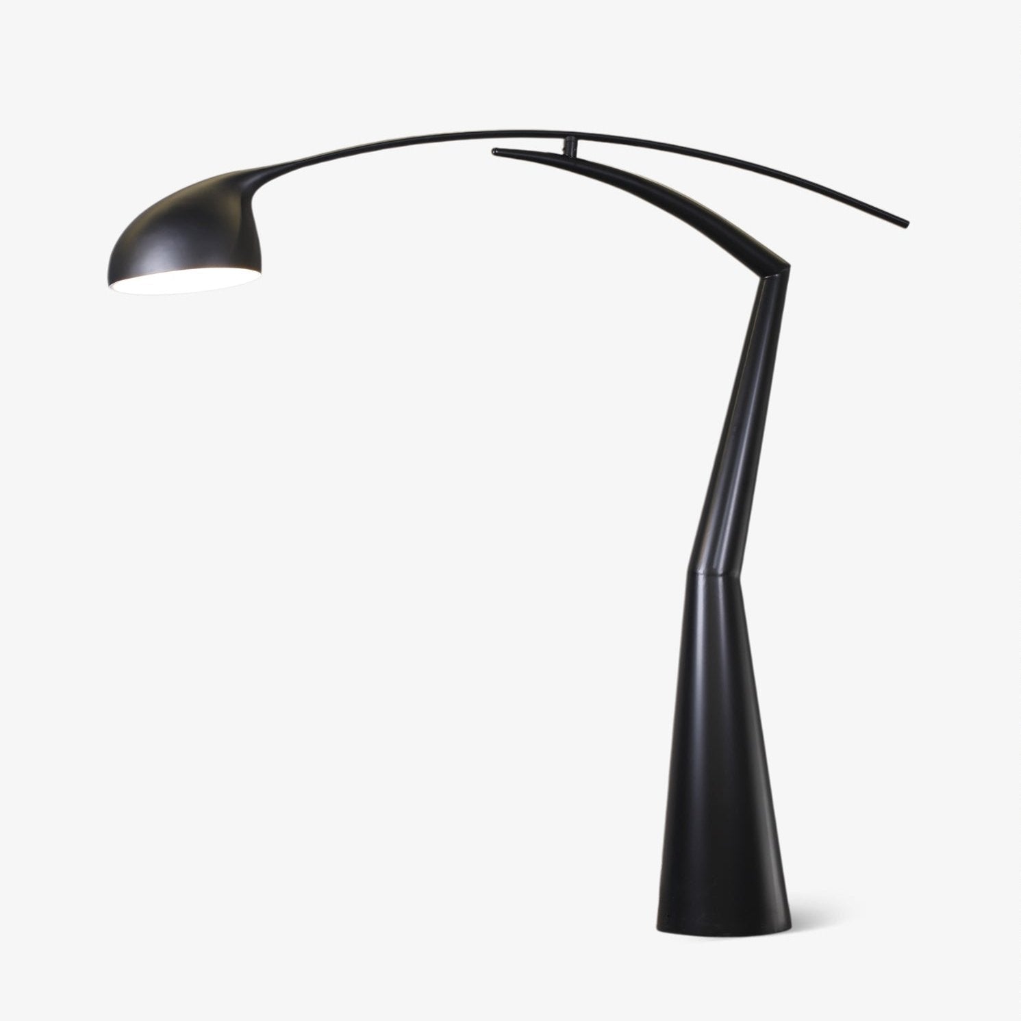 contemporary-sculptural-arc-floor-lamp-in-matte-black-for-modern-living-rooms