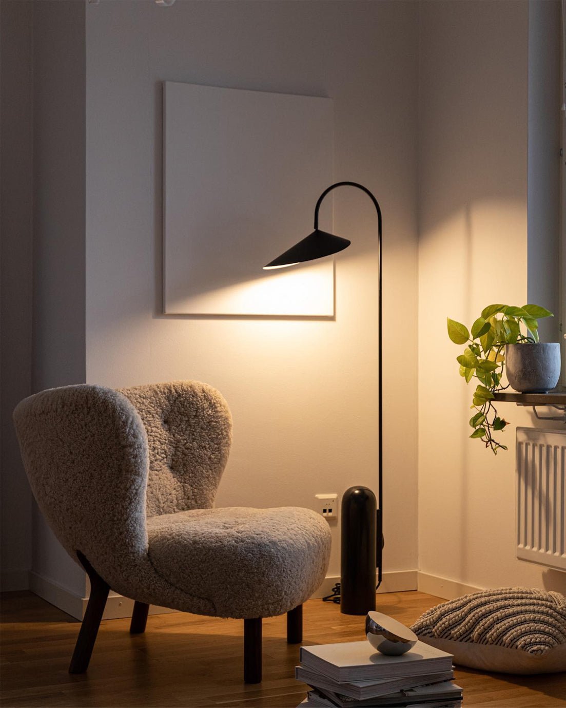 Arum Leaf Shaped Shade Standing Light with Elegant Marble Base for Modern Interiors
