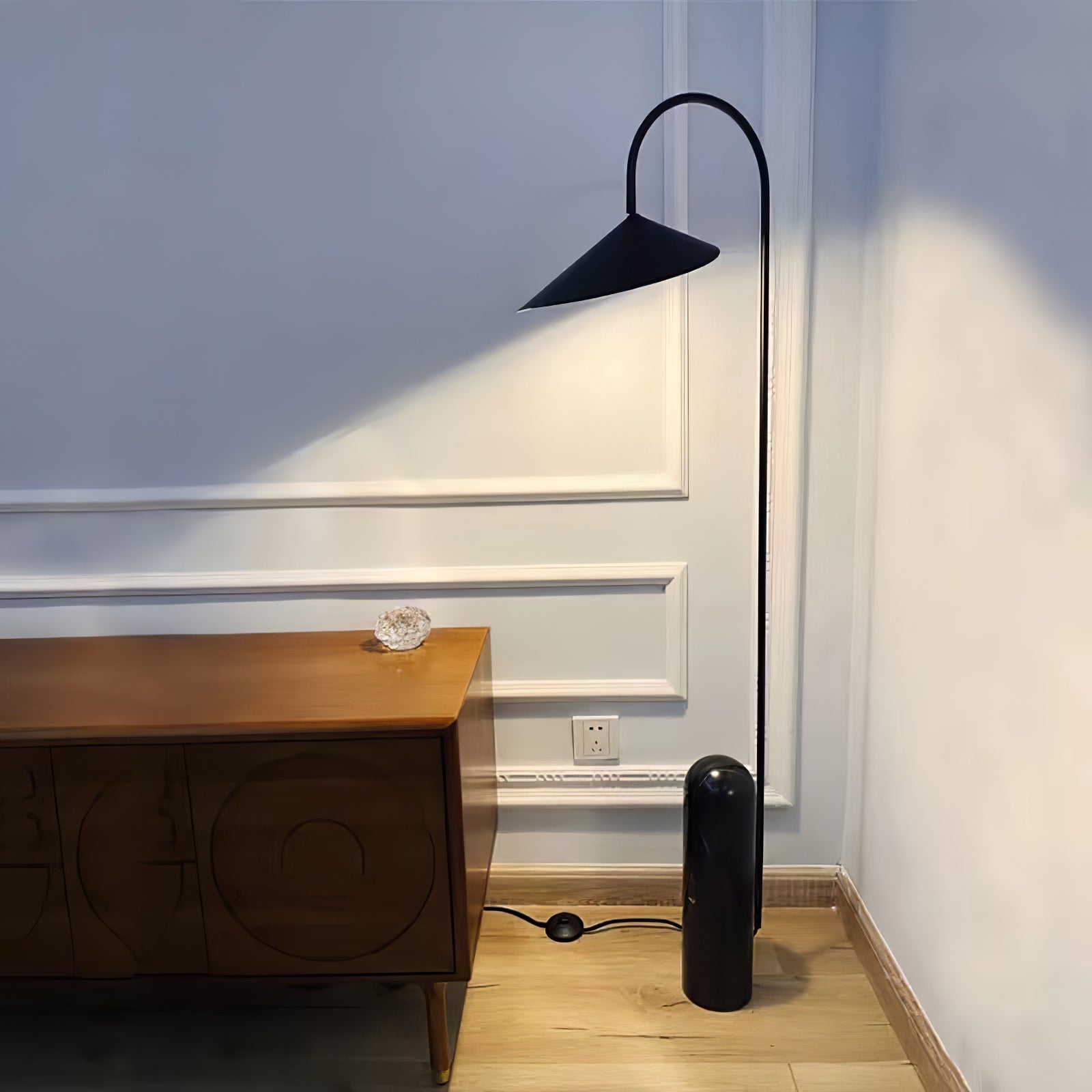 Arum Leaf Shaped Shade Standing Light with Elegant Marble Base for Modern Interiors