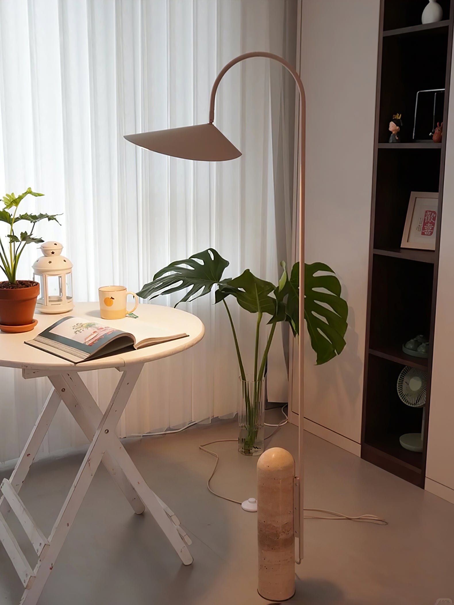 Arum Leaf Shaped Shade Standing Light with Elegant Marble Base for Modern Interiors