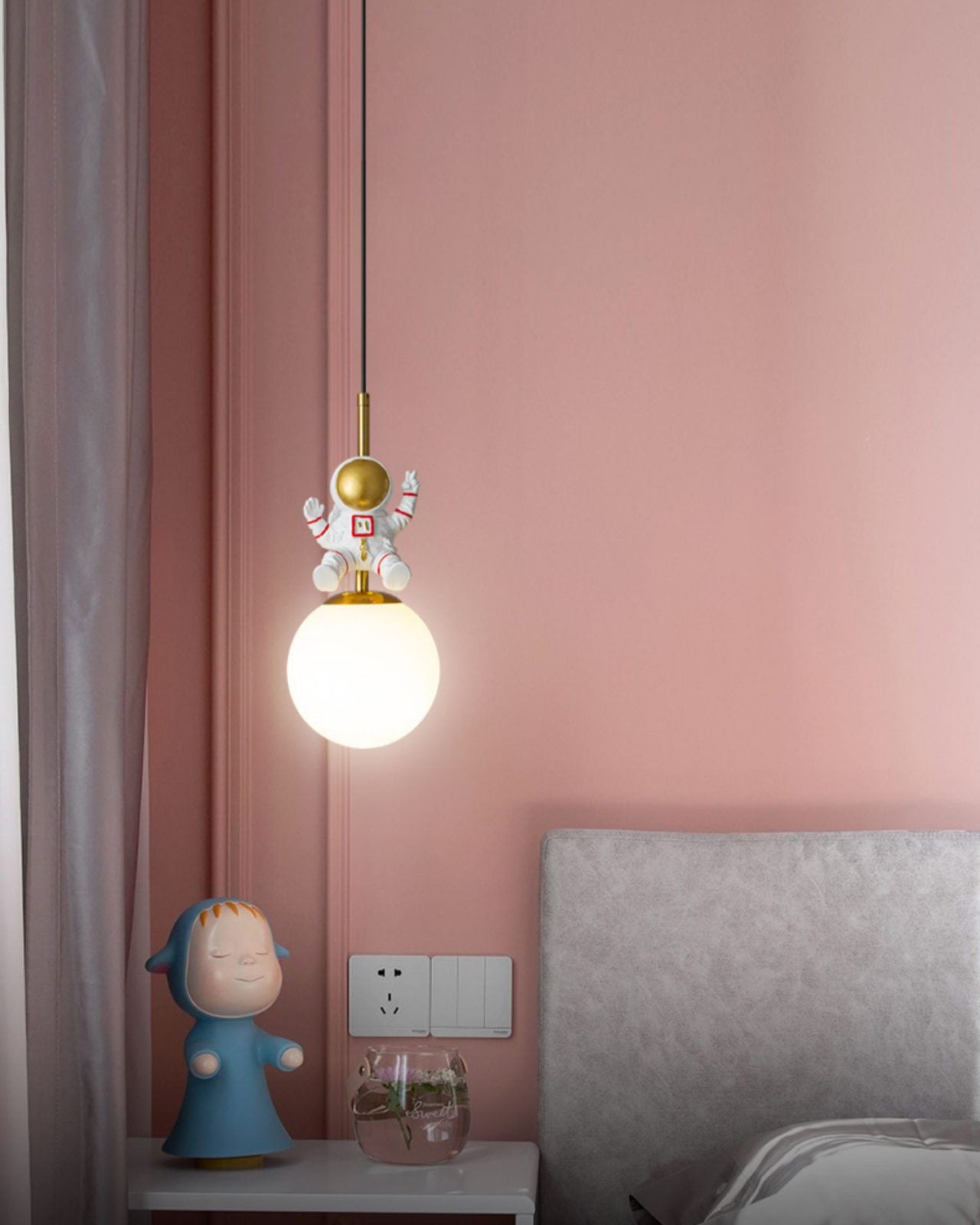 astronaut-moon-pendant-light-for-kids-bedroom-and-playroom-hanging-lamp