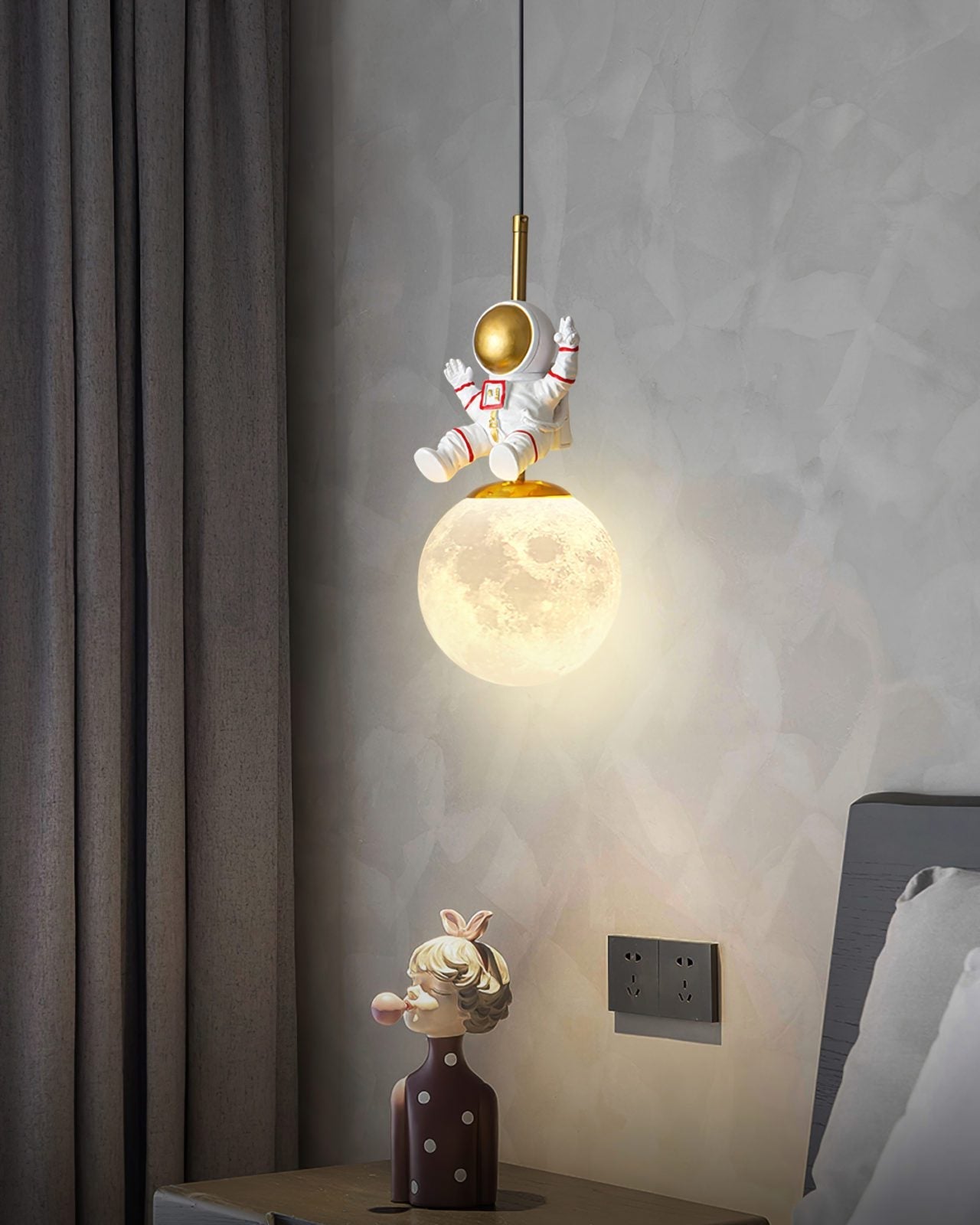 astronaut-moon-pendant-light-for-kids-bedroom-and-playroom-hanging-lamp