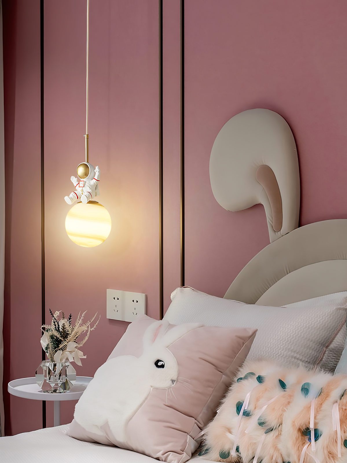 astronaut-moon-pendant-light-for-kids-bedroom-and-playroom-hanging-lamp
