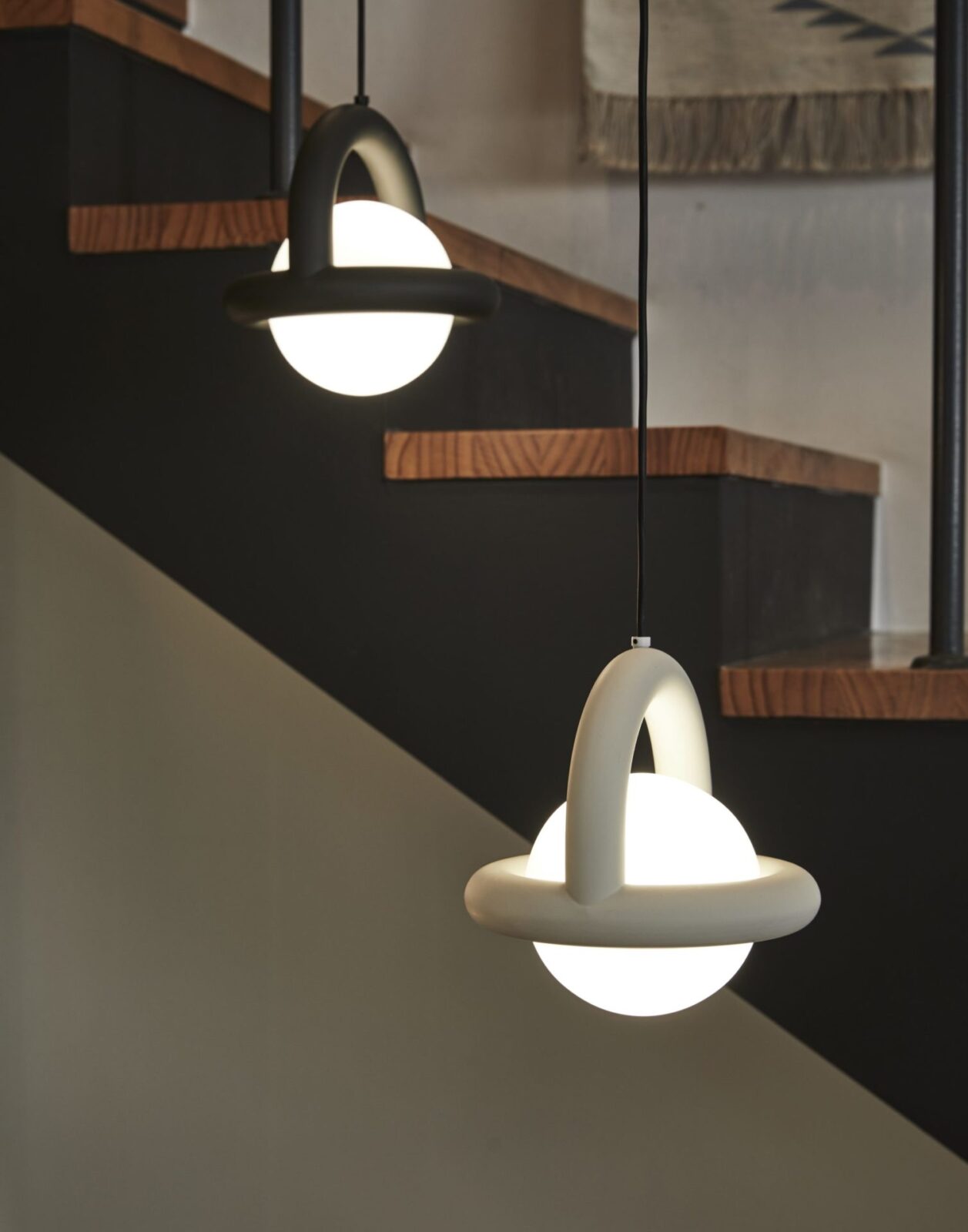 modern-sphere-balloon-pendant-light-for-living-room-and-bedroom-decor