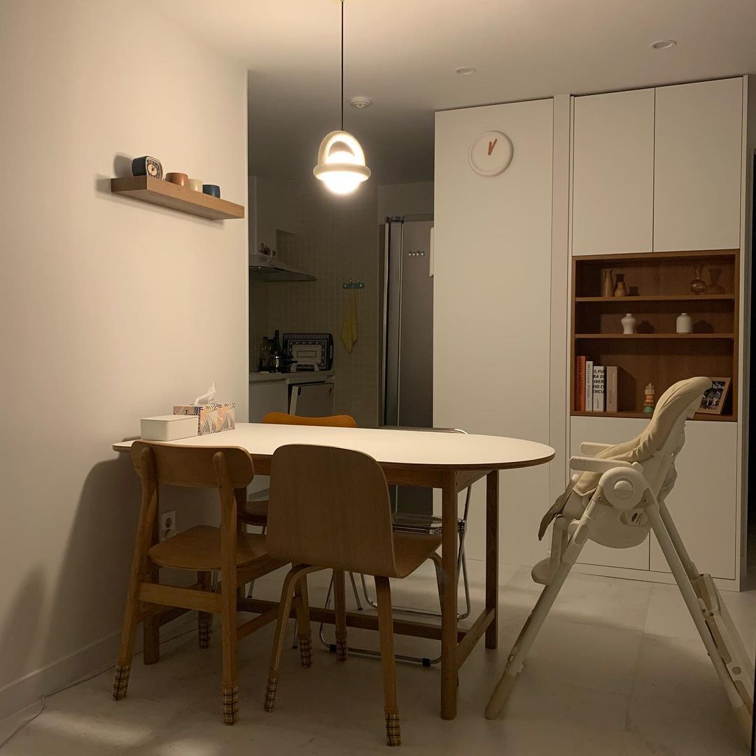 modern-sphere-balloon-pendant-light-for-living-room-and-bedroom-decor