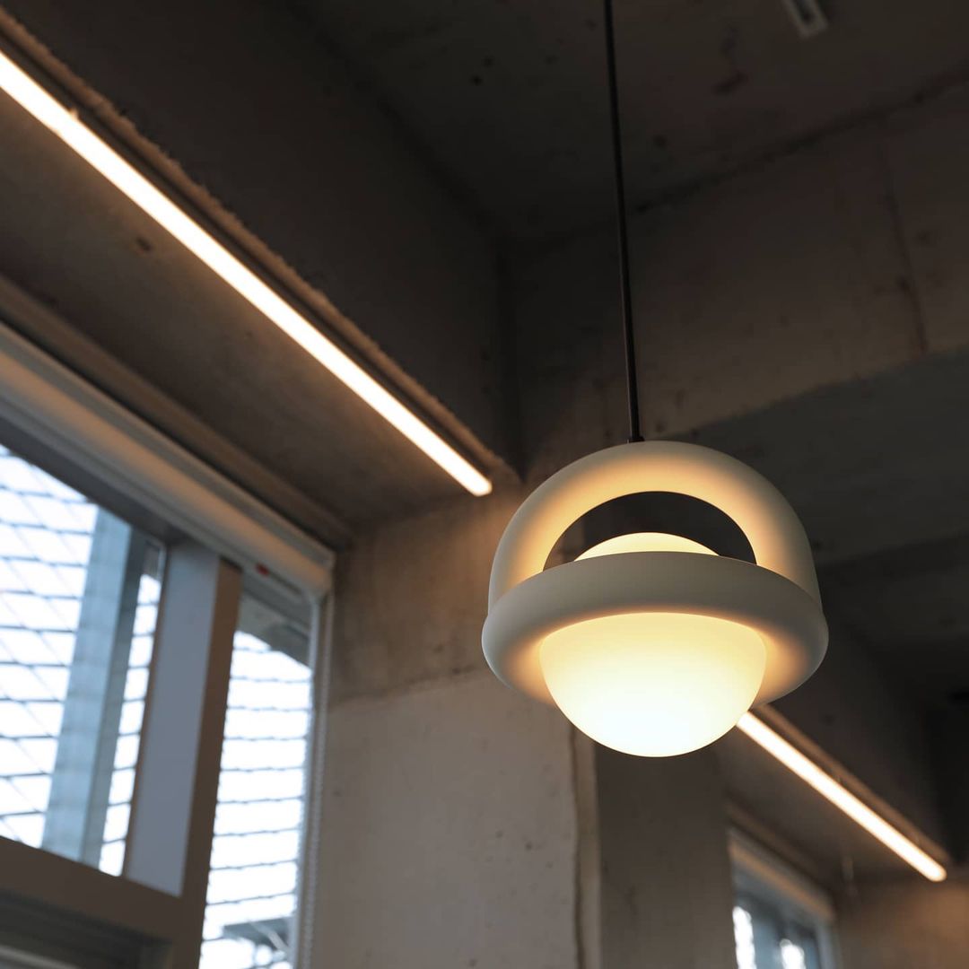 modern-sphere-balloon-pendant-light-for-living-room-and-bedroom-decor