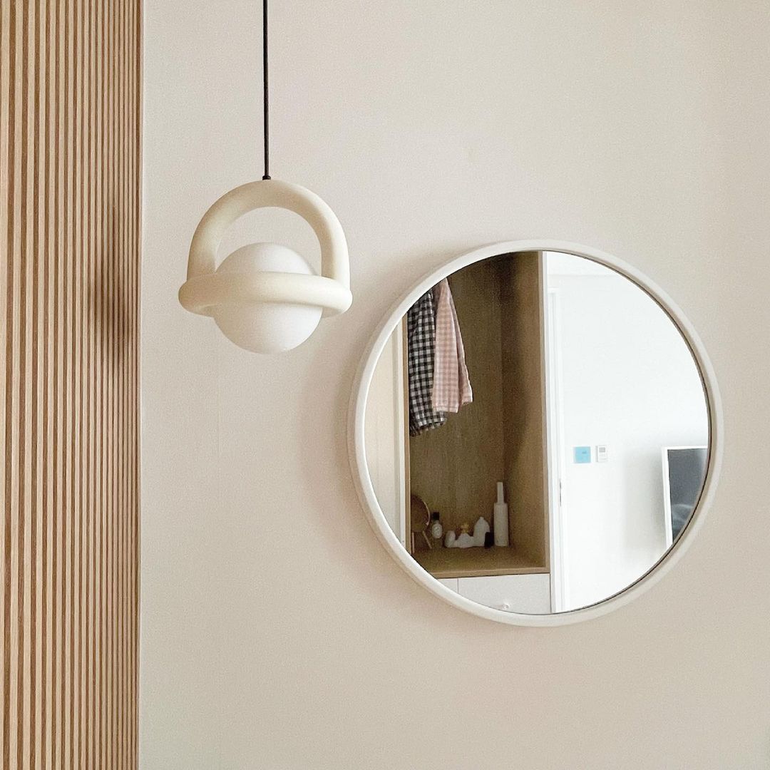 modern-sphere-balloon-pendant-light-for-living-room-and-bedroom-decor