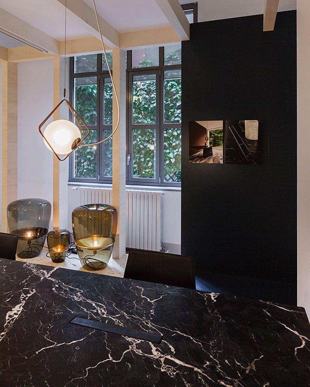 modern-hand-blown-glass-balloon-table-lamp-with-internal-reflector-for-ambient-living-spaces