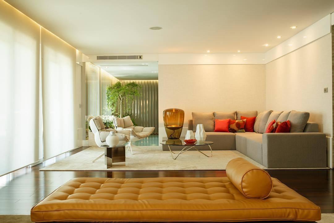 modern-hand-blown-glass-balloon-table-lamp-with-internal-reflector-for-ambient-living-spaces