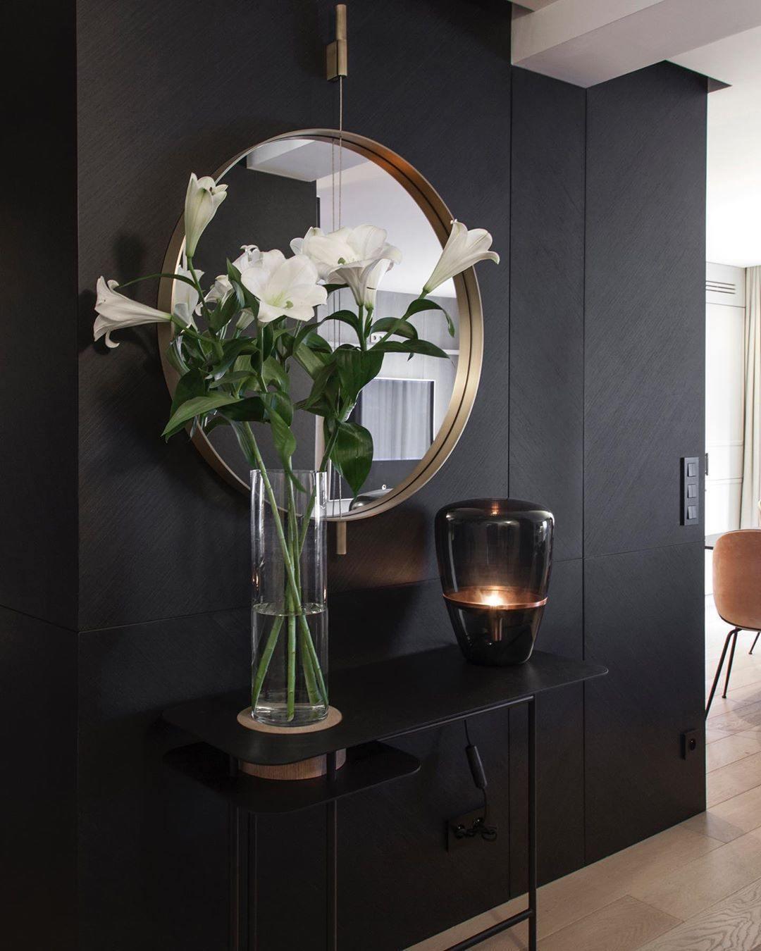 modern-hand-blown-glass-balloon-table-lamp-with-internal-reflector-for-ambient-living-spaces