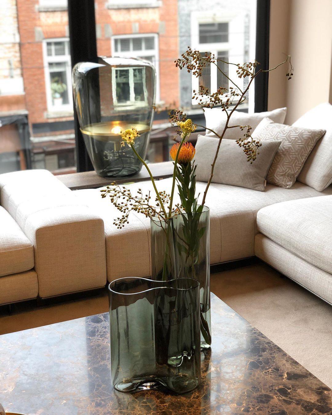 modern-hand-blown-glass-balloon-table-lamp-with-internal-reflector-for-ambient-living-spaces