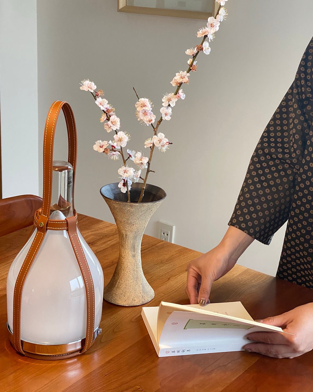 bell-shape-portable-led-desk-lamp-usb-rechargeable-glass-table-light-with-dimmable-touch-control