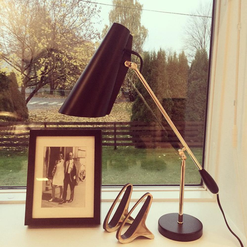 modern-birdy-table-lamp-with-adjustable-arm-and-minimalist-steel-design