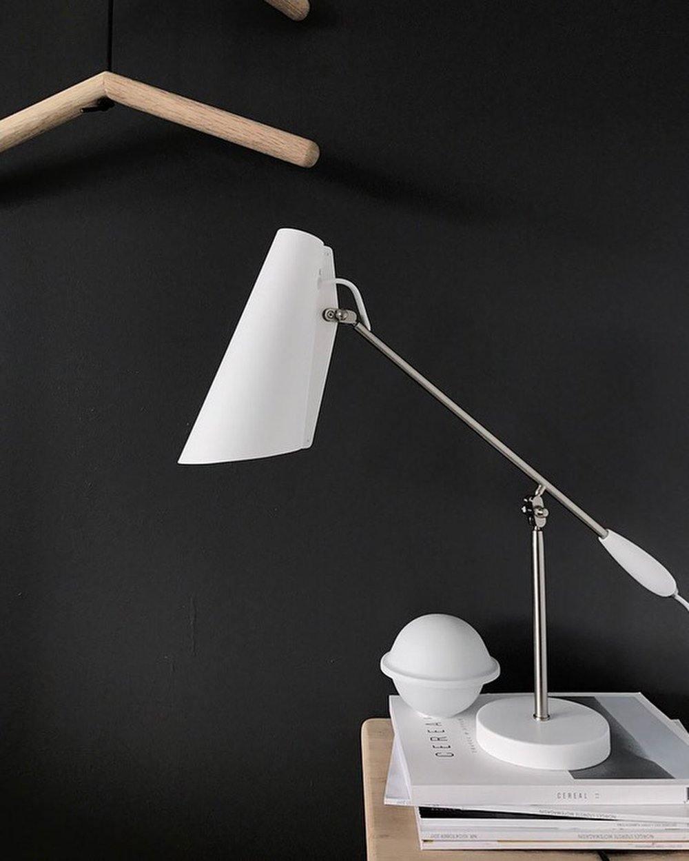 modern-birdy-table-lamp-with-adjustable-arm-and-minimalist-steel-design
