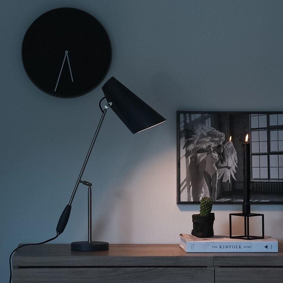 modern-birdy-table-lamp-with-adjustable-arm-and-minimalist-steel-design