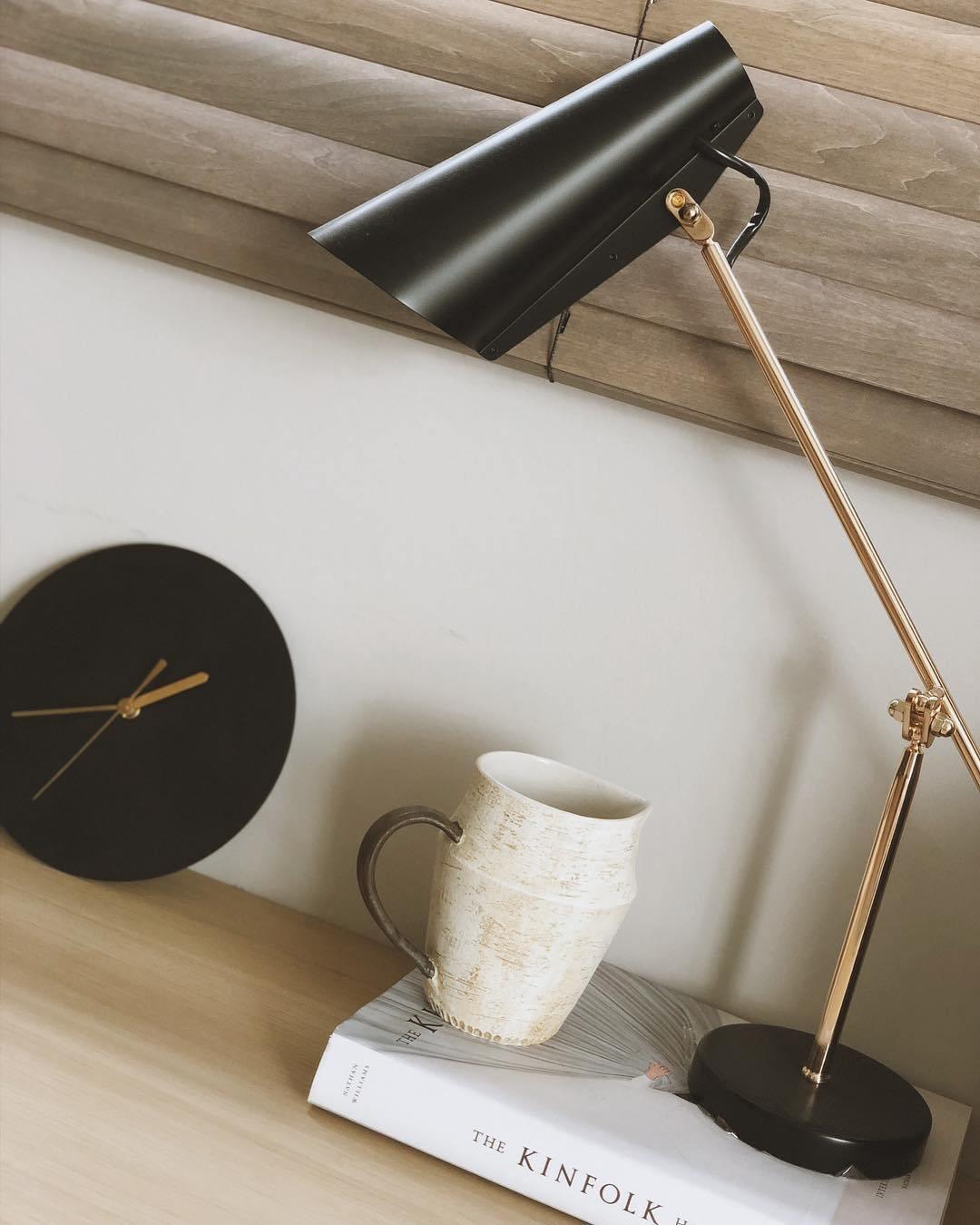 modern-birdy-table-lamp-with-adjustable-arm-and-minimalist-steel-design
