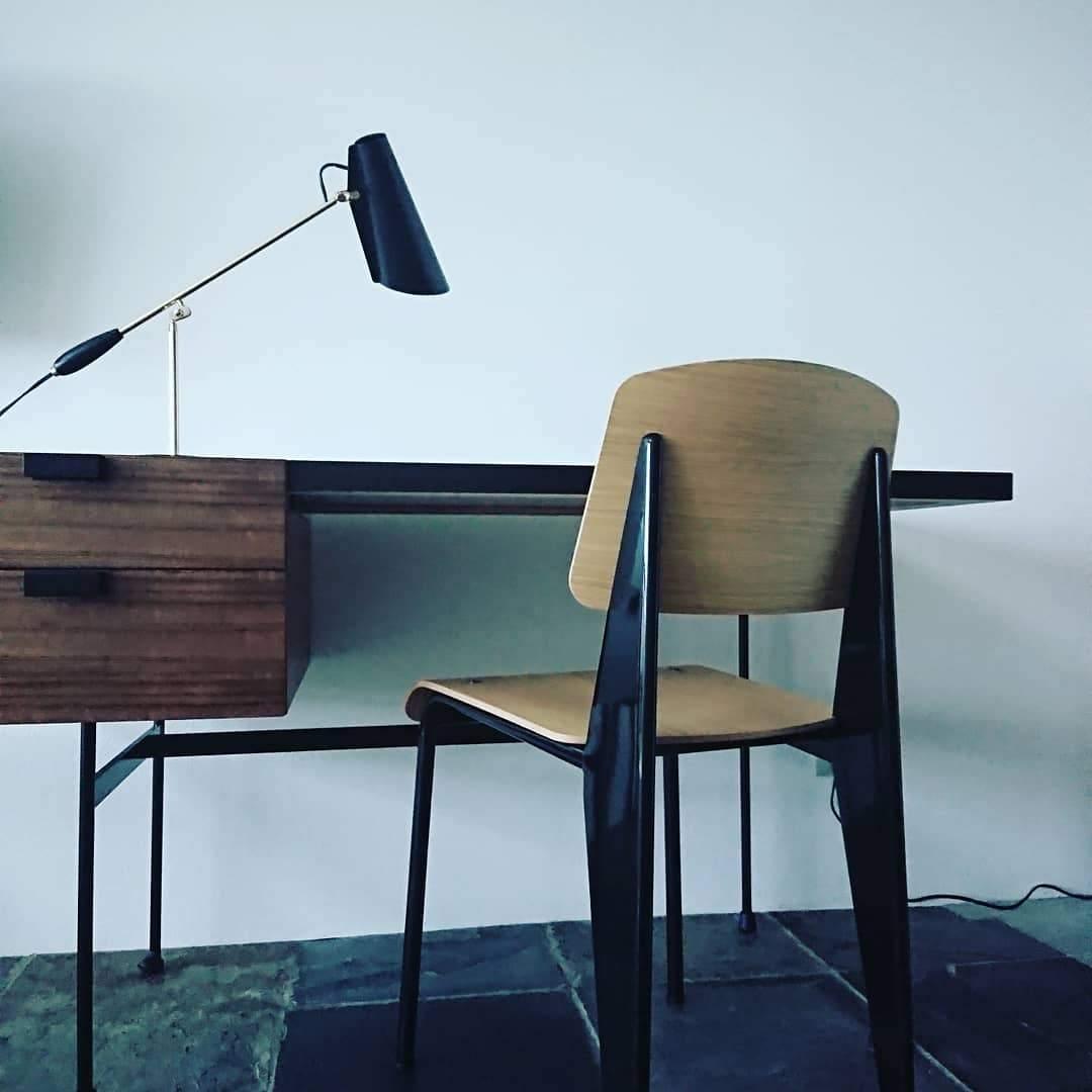modern-birdy-table-lamp-with-adjustable-arm-and-minimalist-steel-design