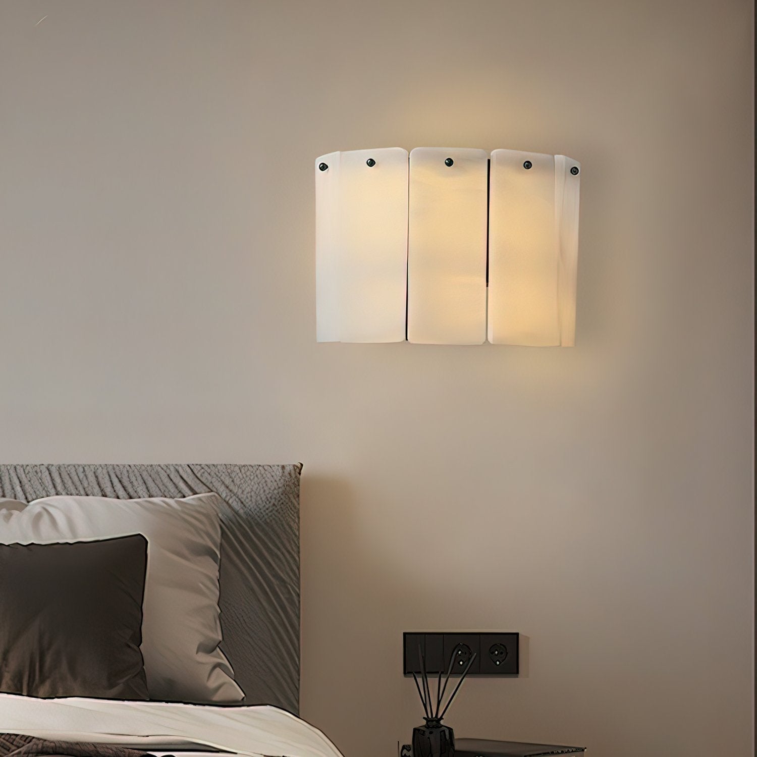 modern-alabaster-brass-wall-sconce-luxury-architectural-indoor-lighting-fixture
